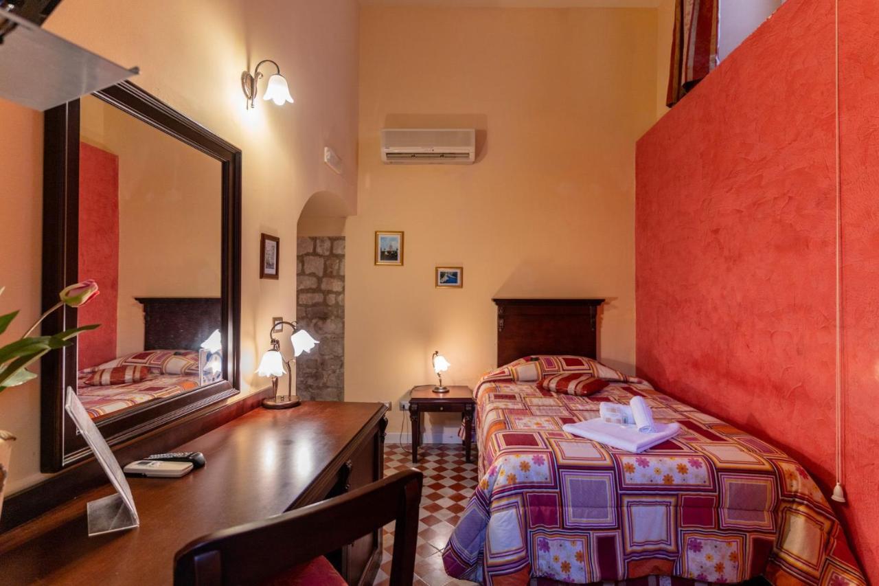 Palazzo Il Cavaliere B&B De Charme Модика Стая снимка