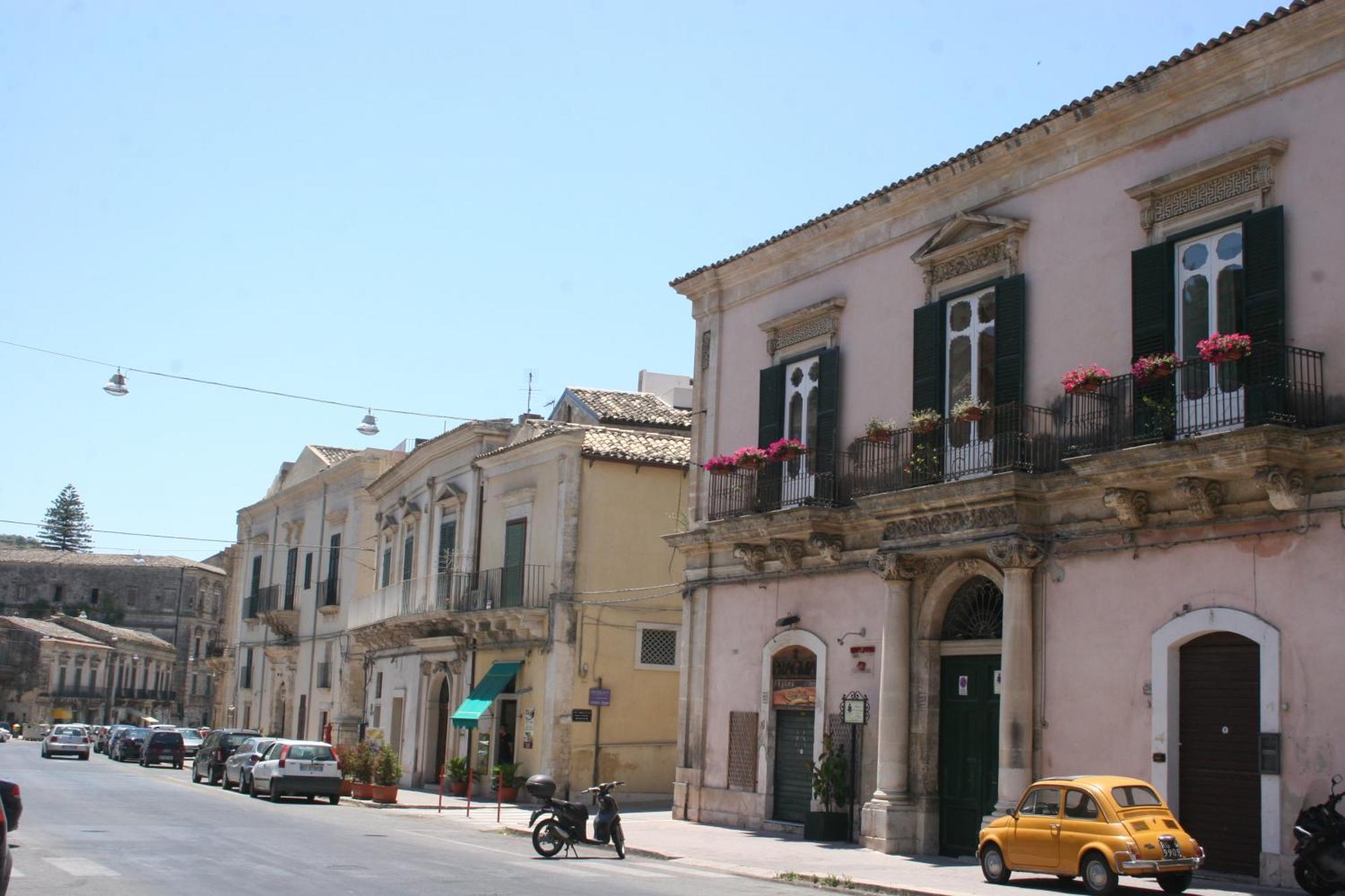 Palazzo Il Cavaliere B&B De Charme Модика Екстериор снимка