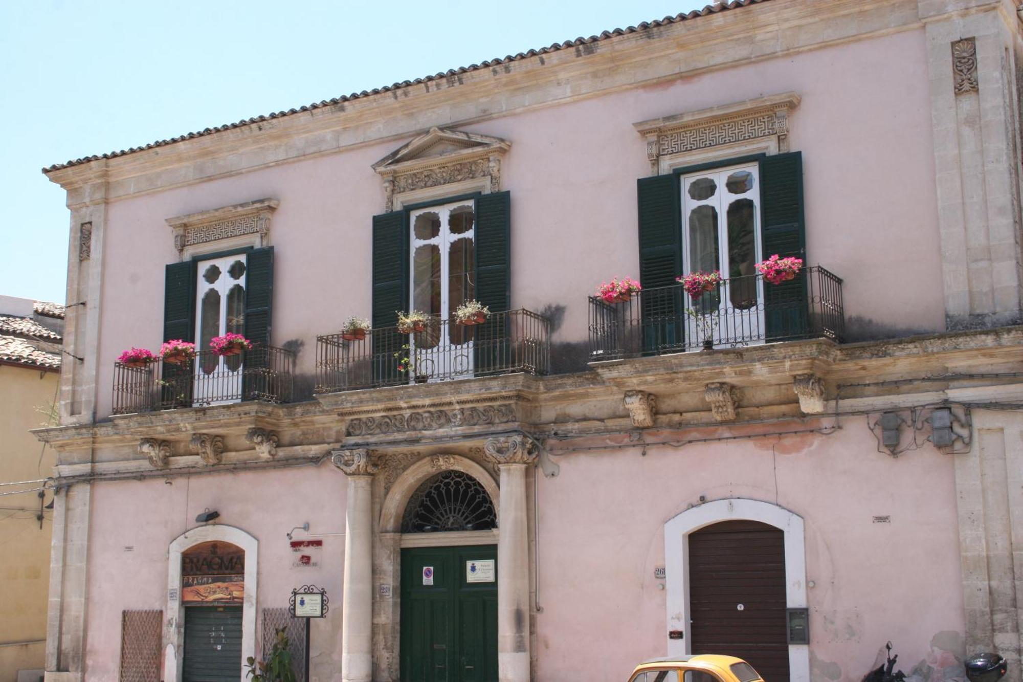 Palazzo Il Cavaliere B&B De Charme Модика Екстериор снимка