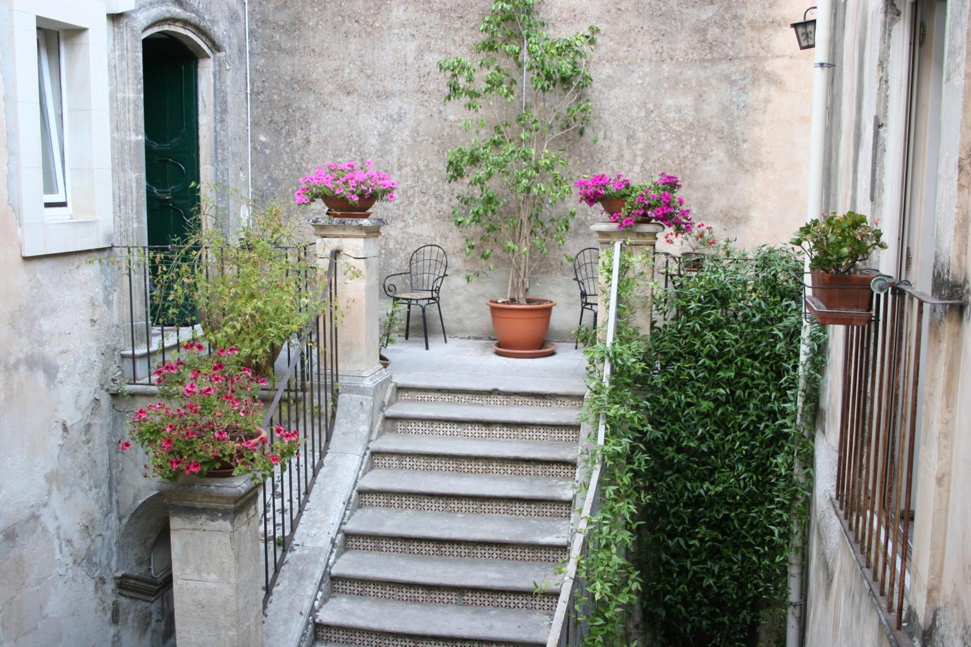 Palazzo Il Cavaliere B&B De Charme Модика Екстериор снимка