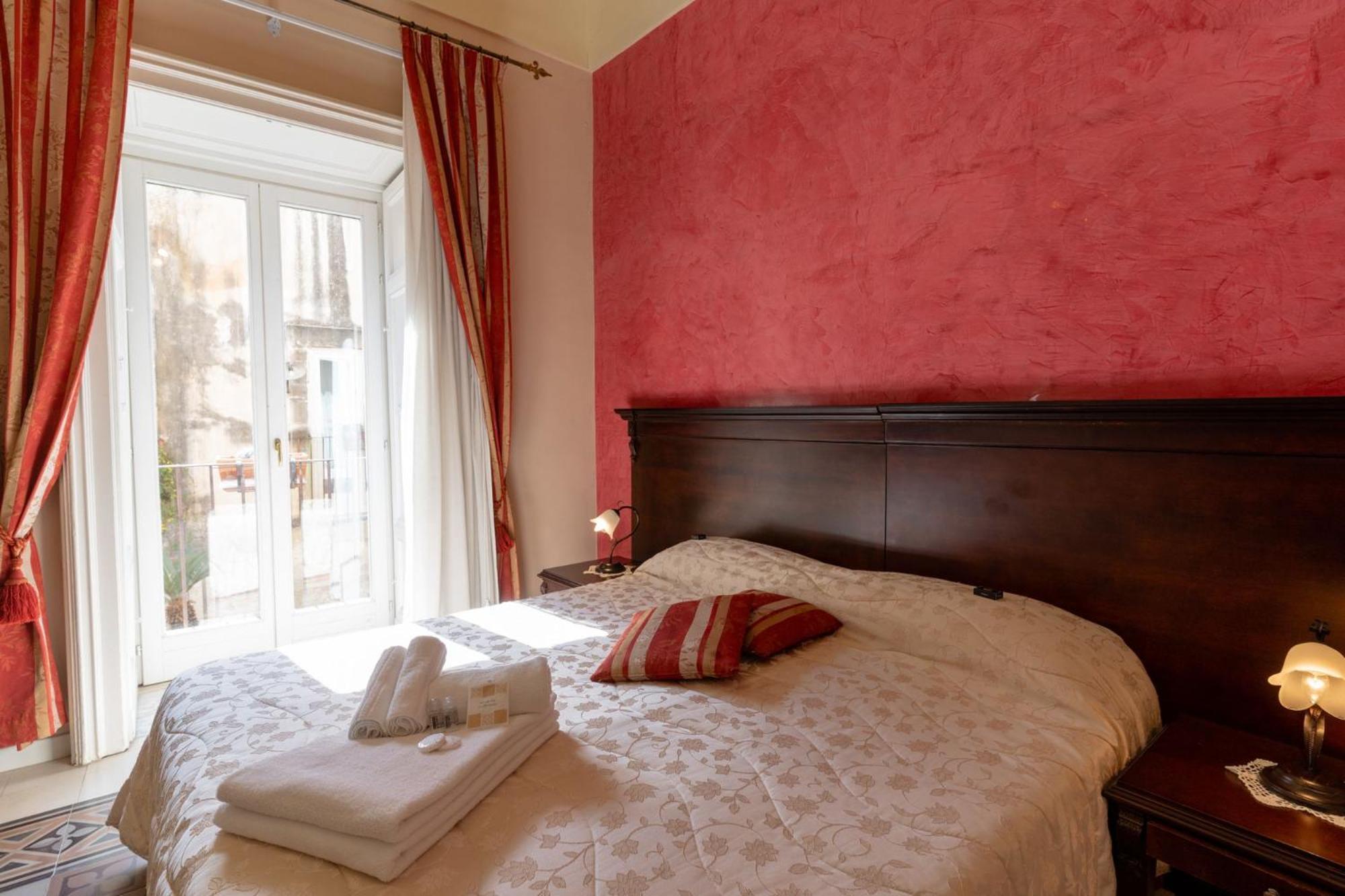 Palazzo Il Cavaliere B&B De Charme Модика Стая снимка