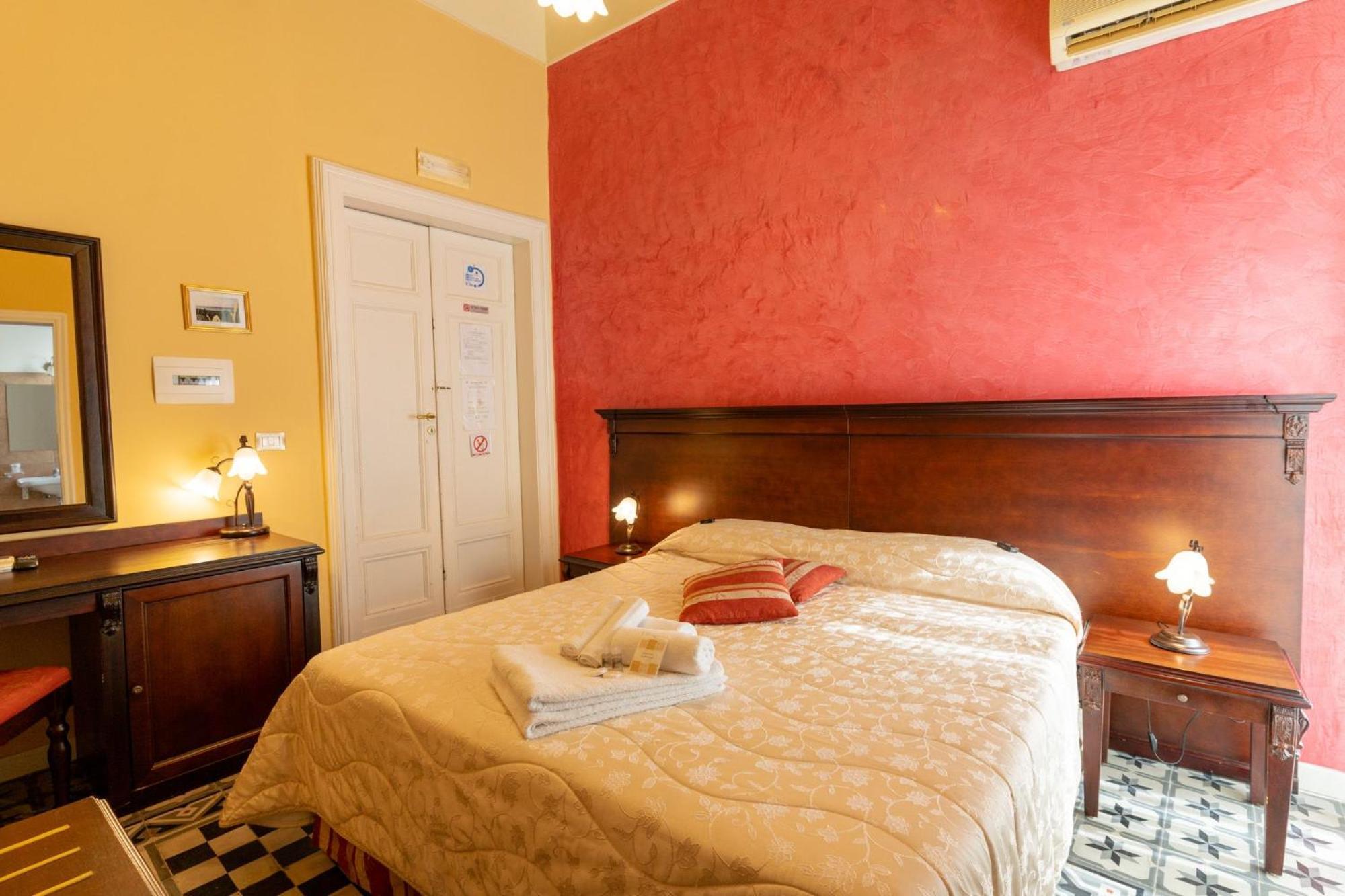 Palazzo Il Cavaliere B&B De Charme Модика Стая снимка